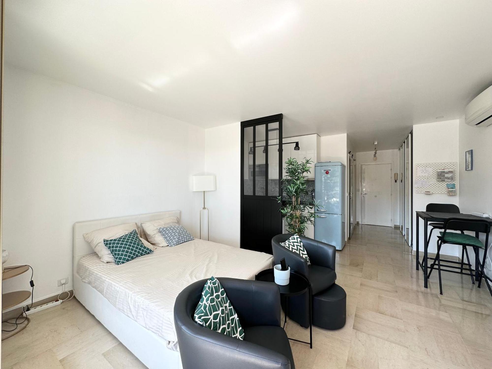 Ferienwohnung Nice, Grand Studio - Piscine - Terrasse Vue Mer Exterior foto
