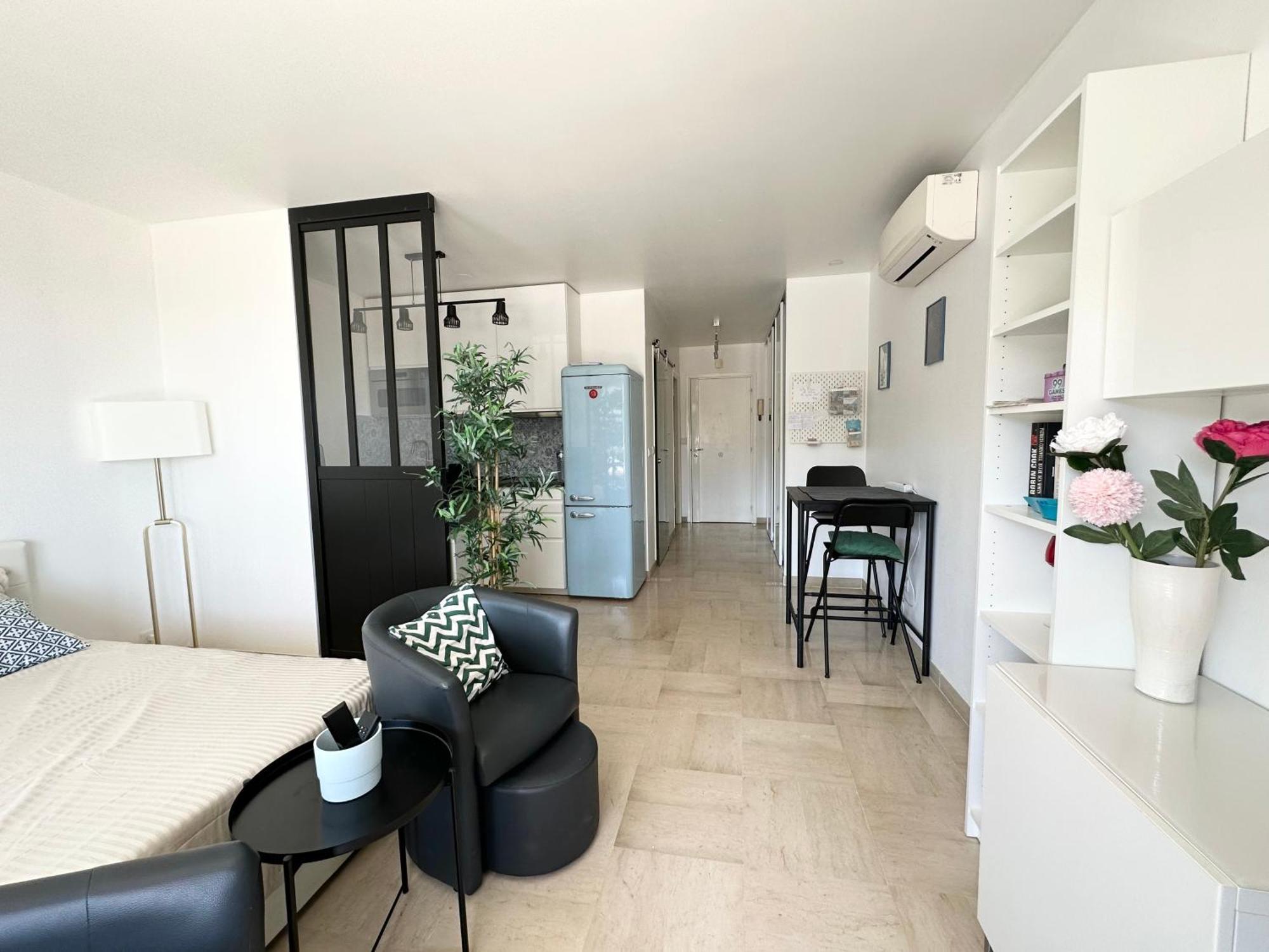 Ferienwohnung Nice, Grand Studio - Piscine - Terrasse Vue Mer Exterior foto